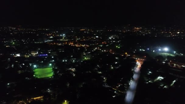 老挝万象市足球场在夜间从天空看到的 — 图库视频影像
