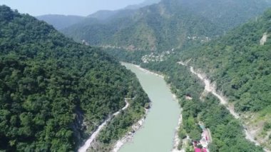 Ganj Nehri, Hindistan 'ın Uttarakhand eyaletine yakın bir yerde, gökyüzünden.