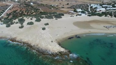 Yunanistan 'ın Kiklad adasındaki Naxos adasındaki Aliko plajı gökyüzünden görüldü