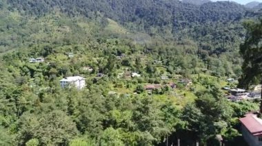 Hindistan 'ın Sikkim eyaletindeki Yuksom köyü gökyüzünden görüldü.