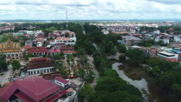 カンボジアのシェムリアップ市は空から見た — ストック動画