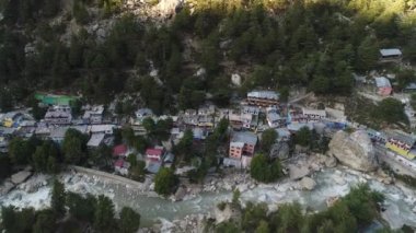 Hindistan 'ın Uttarakhand eyaletindeki Gangotri köyü gökyüzünden görüldü.