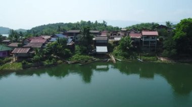 Gökyüzünden Laos 'ta Vang Vieng su rezervi