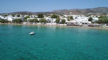 Yunanistan 'ın Kiklad adasındaki Naxos adasındaki Aliki plajı gökyüzünden görüldü