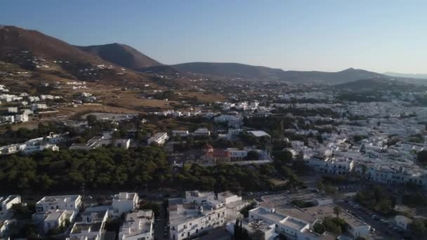 帕丽基亚岛上的帕洛斯岛 在希腊的Cyclades 从天空看 — 图库视频影像