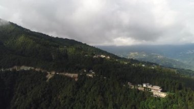 Sikkim Hindistan 'daki Rumtek Manastırı gökyüzünden görünüyor.