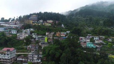 Sikkim Hindistan 'daki Rumtek Manastırı gökyüzünden görünüyor.