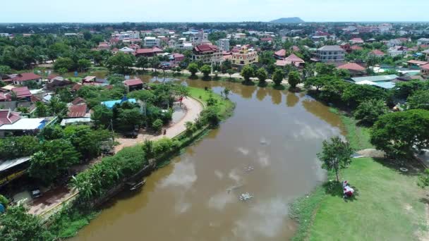 Kamboçya - 124; Ville de Siem Reap vue du ciel — Stok video