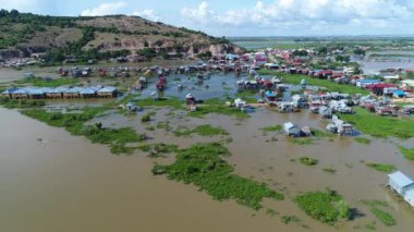 Kamboçya - 124; Köy flottant agricole et pêcheurs à Siem Reap