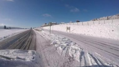 France-jura-hz-4K-colldrive-181411-1-saintlac-doubs-neige-maison-arbre-road-montagne-sapin-lac-foret-9