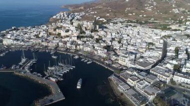Yunanistan 'ın Cyclades bölgesindeki Naxos adasındaki Chora köyü gökyüzünden
