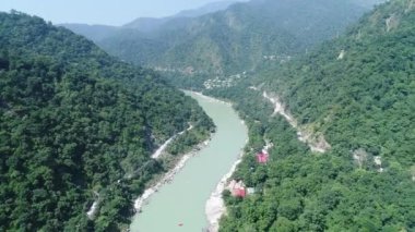 Ganj Nehri, Hindistan 'ın Uttarakhand eyaletine yakın bir yerde, gökyüzünden.