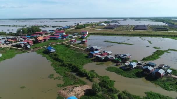Kambodja | Village flottant agricole et pêcheurs à Siem Reap — Stockvideo