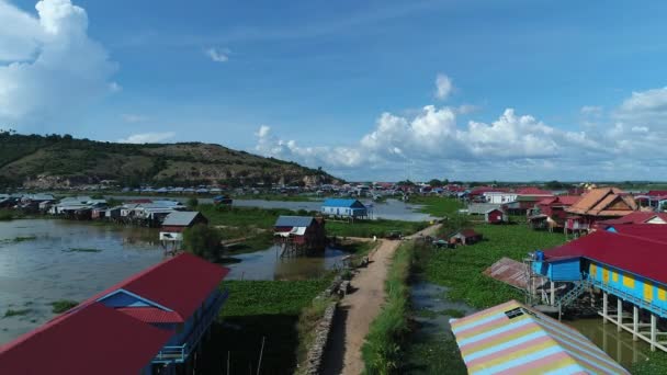 Cambodge | Village flottant agricole et pêcheurs à Siem Reap — Stockvideo
