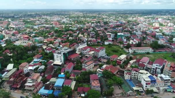 カンボジアのシェムリアップ市は空から見た — ストック動画