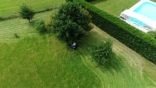 Rasenmäher Vom Himmel Aus Einsatz — Stockvideo