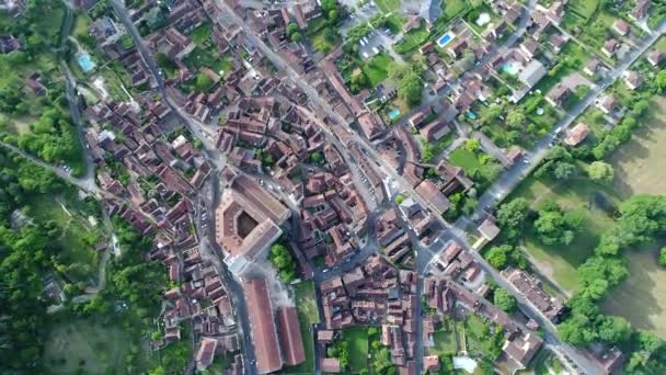 Village de Saint-Cyprien en Périgord en France vue du ciel — Video