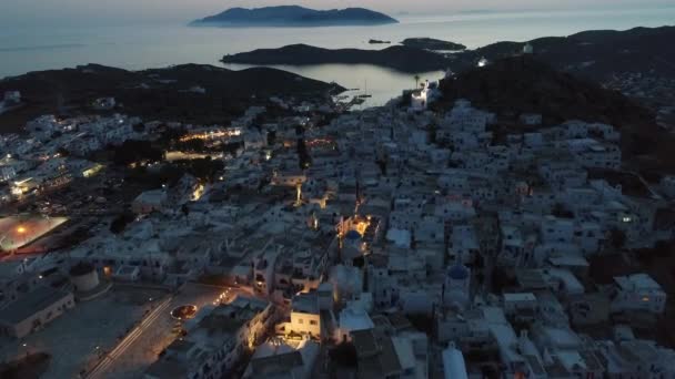 Chora sur l 'île d' Ios vue de nuit falu — Stock videók