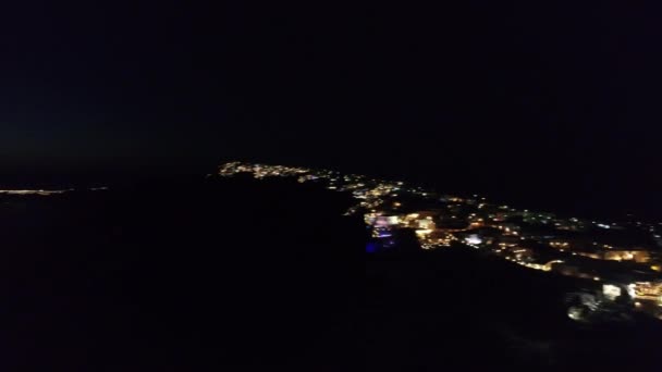 Ville de Santorin sur l '=le de Santorin dans les Cyclades en Grèce vue du ciel et de nuit — Vídeo de Stock