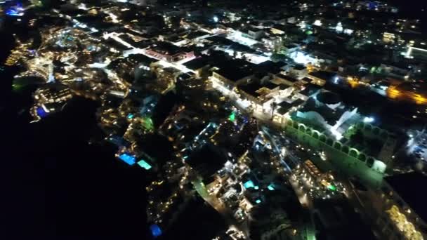 Ville de Santorin sur l'île de Santorin dans les Cyclades en Grèce vue du ciel et de nuit — Stok Video