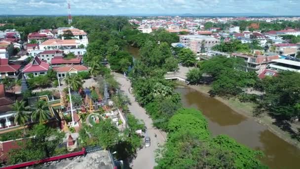 Kamboçya - 124; Ville de Siem Reap vue du ciel — Stok video