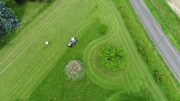 Cortacésped Montando Acción Visto Desde Cielo — Vídeos de Stock