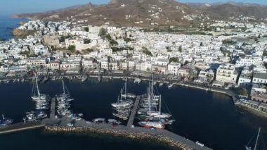 Yunanistan 'ın Cyclades bölgesindeki Naxos adasındaki Chora köyü gökyüzünden