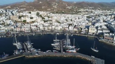 Yunanistan 'ın Cyclades bölgesindeki Naxos adasındaki Chora köyü gökyüzünden