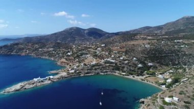 Yunanistan 'ın Kiklad adasındaki Sifnos adasındaki Chrisopigi Faros Manastırı