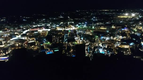 Ville de Santorin sur l'île de Santorin dans les Cyclades en Grèce vue du ciel et de nuit — Stock Video