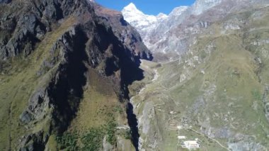 Hindistan 'ın Badrinath eyaleti Uttarakhand gökyüzünden görüldü.