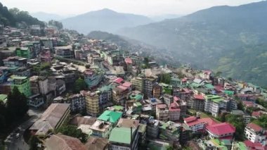 Hindistan 'ın Sikkim kentindeki çete şehri gökyüzünden görüldü.