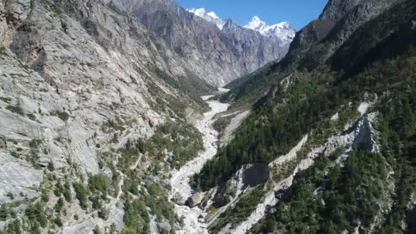 Village de Gangotri dans l'État de l'Uttarakhand en Inde vue du ciel — Vídeo de stock