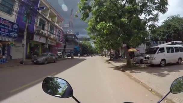 Przejażdżka Motocyklem Mieście Siemreap Kambodży — Wideo stockowe
