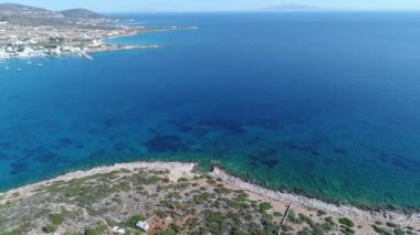 Yunanistan 'ın Kiklad adasındaki Naxos adasındaki Aliki köyü gökyüzünden