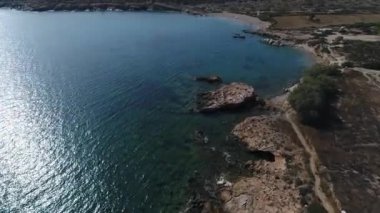 Yunanistan 'ın Kiklad adasındaki Naxos adasındaki Aliki köyü gökyüzünden