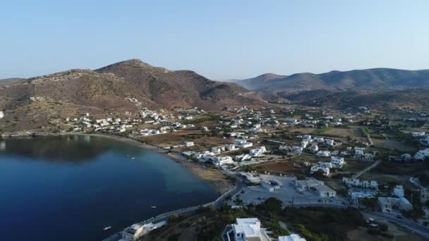 Village de Koubara sur l'île d'Ios vue du ciel — Video