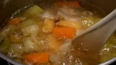 Hen Henri 4 veya tavuğun hazirlanmasi lazim.