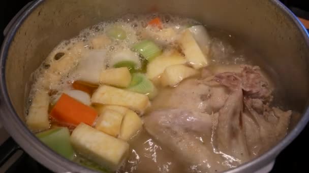 Persiapan Hen Henri Atau Ayam Dalam Pot — Stok Video