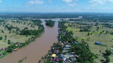 Si Phan Don ya da Don Laos yakınlarında gökyüzünden 4000 ada