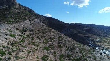 Sifnos adasındaki Kamares köyü Yunanistan 'ın sikladında hava manzaralı