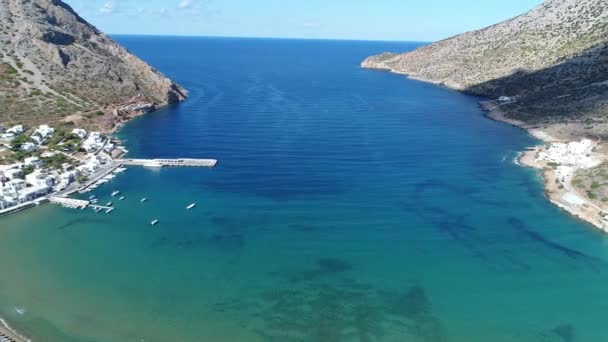 ギリシャのビューのサイフノス島のサイフノス島のカマーレビーチ — ストック動画