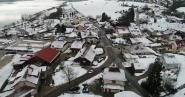 Fransa 'nın Doubs kentindeki Saint-Point-Lac köyü gökyüzünden görüldü