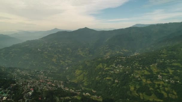空から見たインド シッキム州のガントック市 — ストック動画