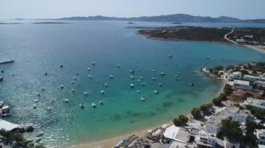 Yunanistan 'ın Kiklad adasındaki Naxos adasındaki Aliko plajı gökyüzünden görüldü