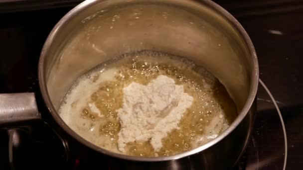 Подготовка Легкого Масла — стоковое видео