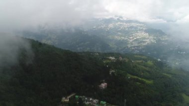 Sikkim Hindistan 'daki Rumtek Manastırı gökyüzünden görünüyor.