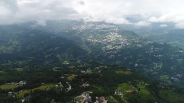 Sikkim Hindistan 'daki Rumtek Manastırı gökyüzünden görünüyor.