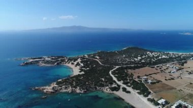 Yunanistan 'ın Kiklad adasındaki Naxos adasındaki Aliko plajı gökyüzünden görüldü