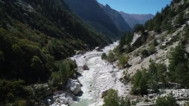 Hindistan 'ın Uttarakhand eyaletindeki Gangotri vadisi gökyüzünden görüldü.